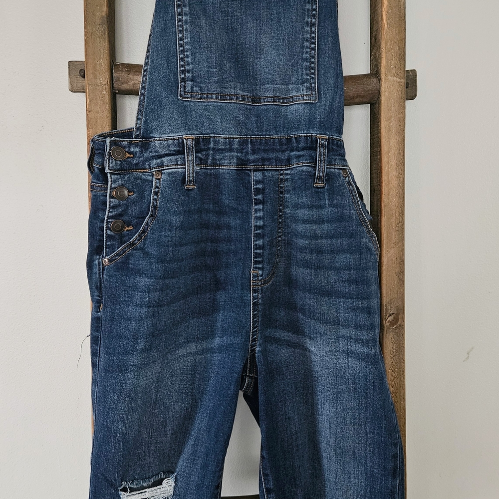 Relaxed Blue Denim Jeans with Distressed Details